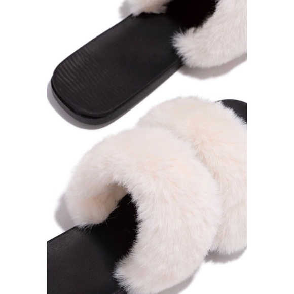 Double Band White Faux Fur Slides Sandals Slippers - Picture 3 of 7